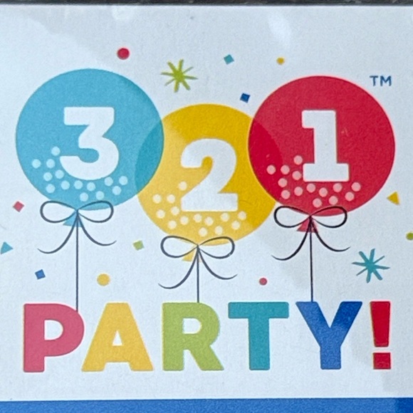 Birthday Balloon Garland Kit - Multicolored- NEW - Picture 3 of 3